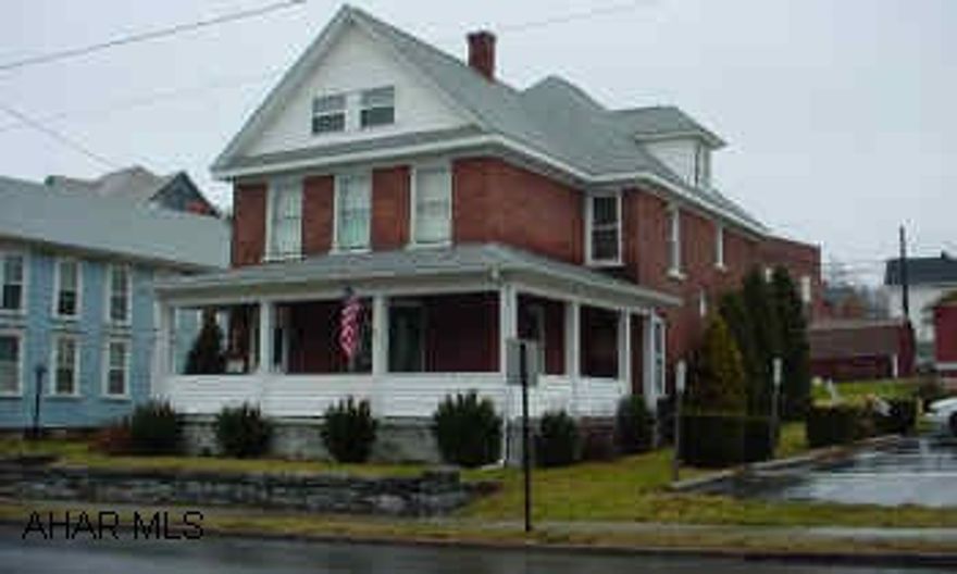 NEWLY REDUCED PRICE. MOTIVATED SELLER WANTS OFFERS.   Spacious two story brick. 4 Bedrooms, 1.5 Baths, hardwood floors throughout. Near school and library.  NEWLY REDUCED PRICE. MOTIVATED SELLER WANTS OFFERS.  Spacious two story brick in Roaring Spring. 4 Bedrooms, 1.5 Baths, Hardwood Floors. Near school and library.