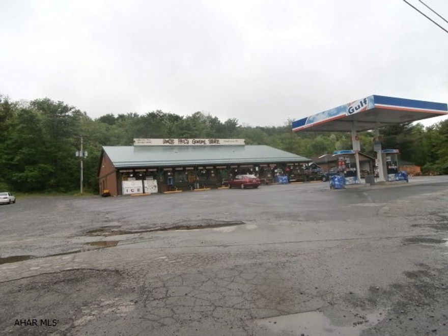 Operating convenience store with many updates. Building is in good condition with walk in coolers and freezers. Too much to list, call office for details. Doing great business. Near Prince Gallitin State Park. Inventory at cost. Barn business is separate.