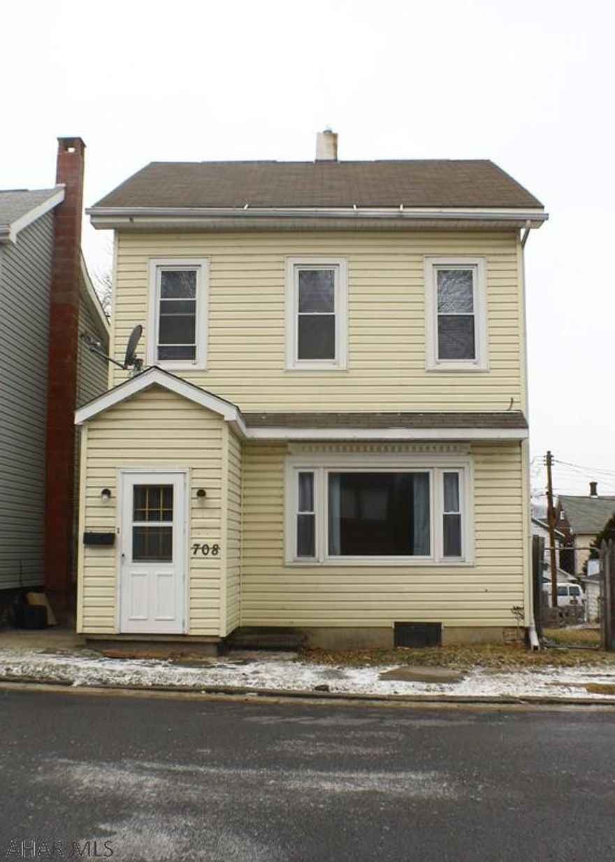 So much to love about this home at 708 4th Avenue in Altoona, PA.  Enter the house and view the enormous hardwood floor living room.  Through the living room you'll see half-bathroom and laundry hookups on first floor.  Upstairs and you'll find spacious bedrooms, and a master bedroom having it's own walk-in closet.  Enjoy the large fenced-in yard with off-street parking, plus newer furnace!  All of this makes for a great starter home or investment property.  Ask to see this house today!