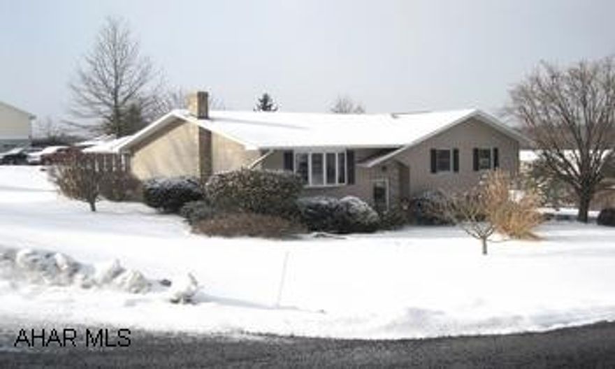 BI-LEVEL ON LARGE FLAT LOT. ORIGINAL OWNERS WELL MAINTAINED. HOLLIDAYSBURG/HALOWDALE. ORIGINAL OWNERS OF THIS WELL BUILT BI-LEVEL. THIS LARGE HOUSE FEATURES GOOD ROOM SIZE AND FINISHED LOWER LEVEL FEATURES FAMILY ROOM WITH WOOD BURNER.