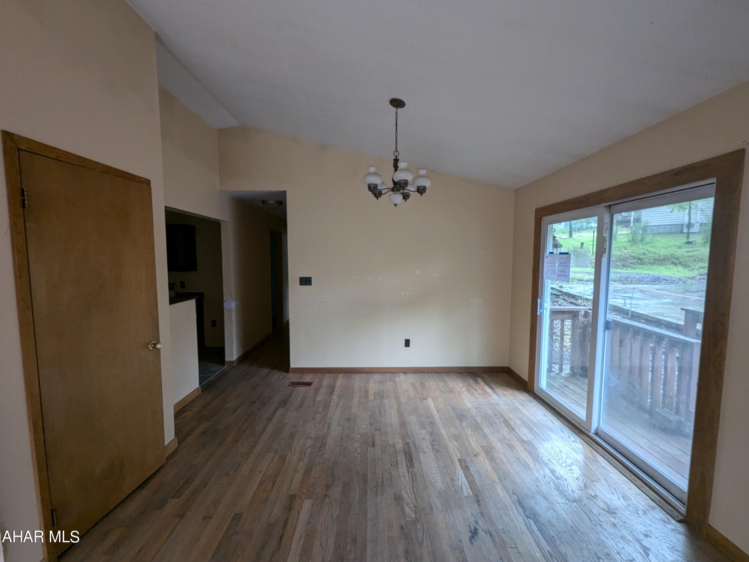 Glendale Yearound - Residential