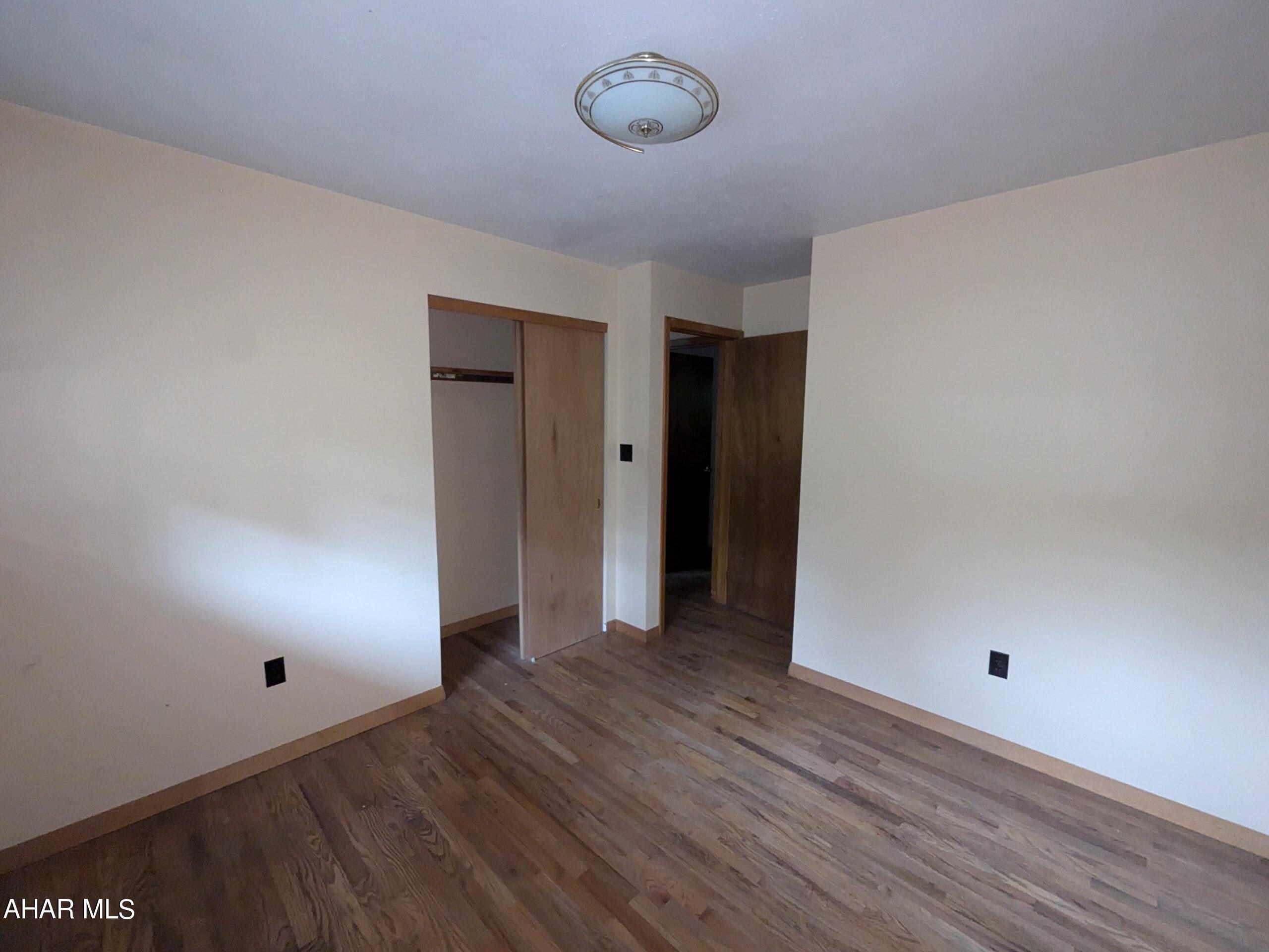 Glendale Yearound - Residential