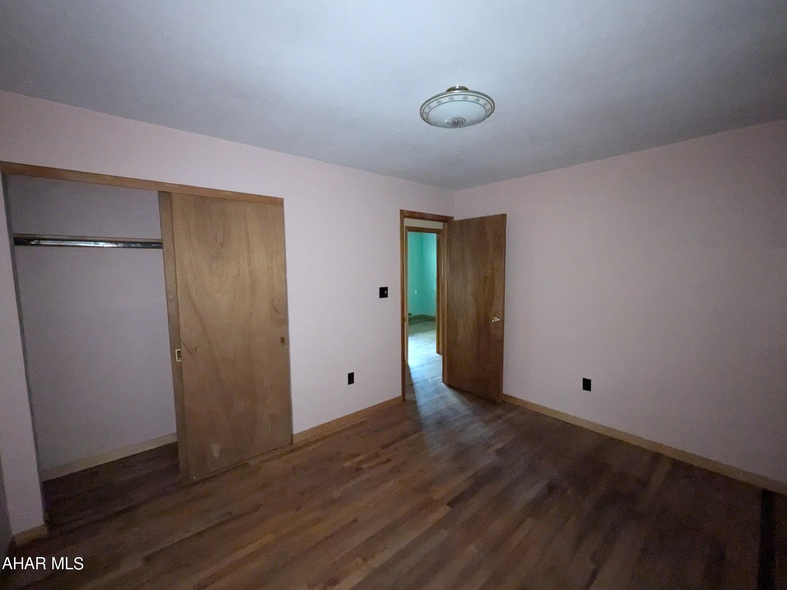 Glendale Yearound - Residential