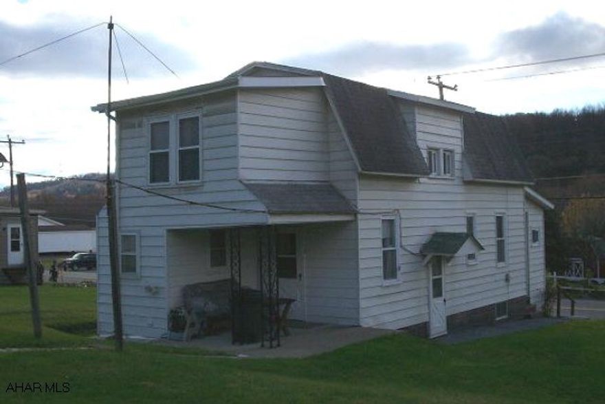 2 story- 3 Bedroom home on a 50 x 142 lot. Very clean- move in ready