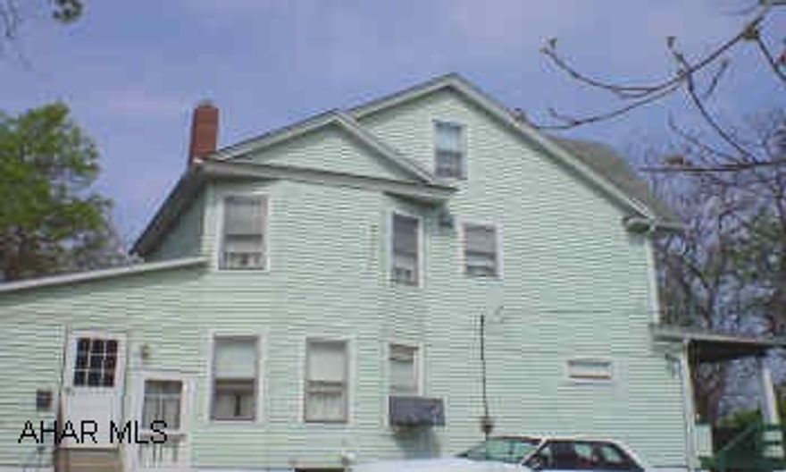 Large eat-in kitchen, formal dining room, living room, 1st floor laundry, 4 bedrooms, garage. Large eat-in kitchen, formal dining room, living room, 1st floor laundry, 4 bedrooms, garage.