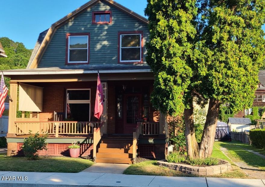 This gorgeous craftsman beauty is just waiting for you to move right in! Meticulously kept and maintained, this home features beautiful hardwood floors, intricate crown moulding and detailed trim. A generous pantry off the kitchen offers plenty of storage space. Also features a first floor bonus room! The yard has new fencing and there is plenty of off street parking - pull right through from Park Ave to the alley behind! This lovely home won't last, schedule your showing today!