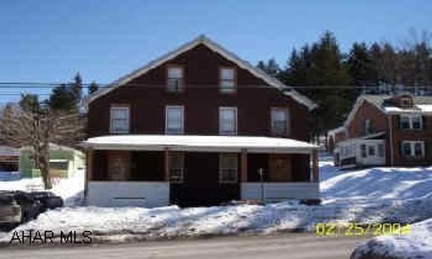 2story duplex or could be single family also