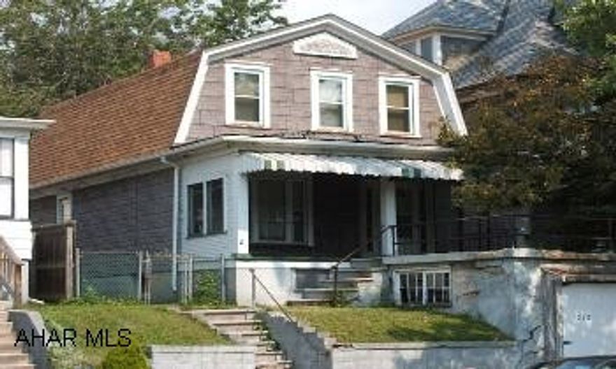 Very close to campus.  Could be excellent student rental or family home. Very close to campus.  Could be excellent student rental or family home.