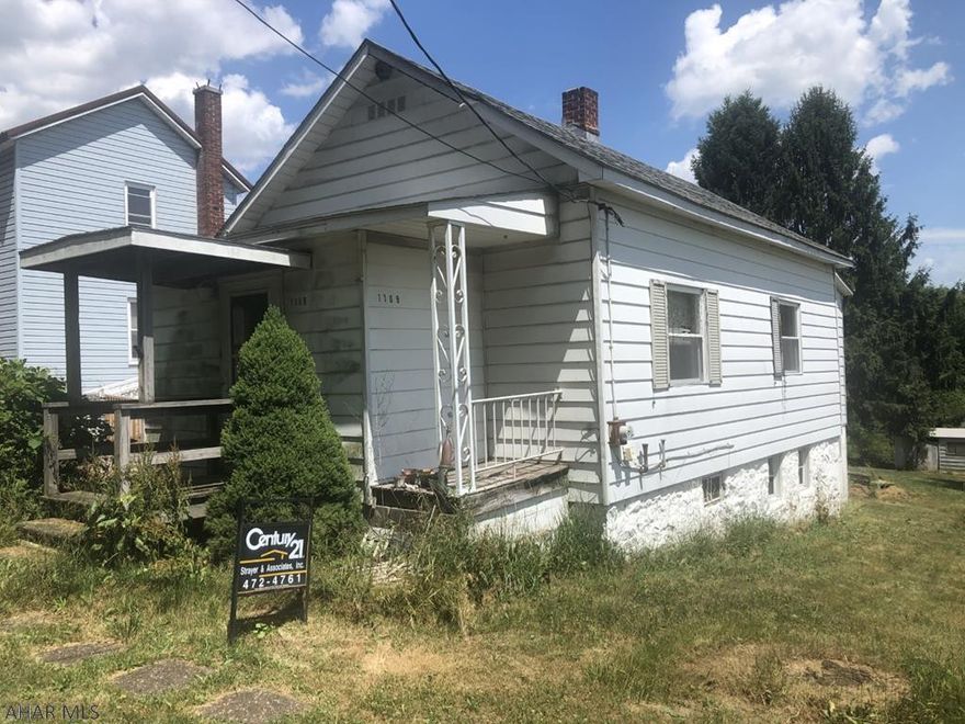 Twin Rocks- Blacklick Twp  Cozy ranch home featuring 1 BR, LR,  kit & full bath. Enclosed front porch on a 50 x 150 lot. Oil FA heat. Full unfinished basement