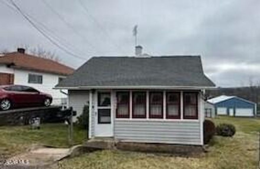 Buyer must be pre-approved before seeing the property. Sold AS IS. Call agent for a list of items that can stay. Can be purchased with MLS #74800.

ALL OFFERS MUST BE SUBMITTED BY SUNDAY, MAY 26, 2024.