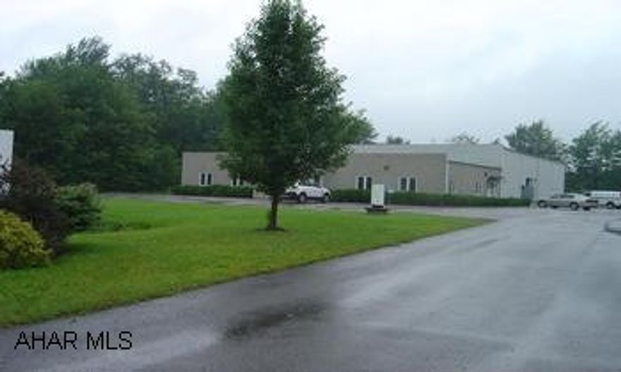 8,400 sq', commercial building with a tenant (Applied Industrial Technologies). 6 years remaining at $4,900/mo. Triple net. rent/yr of $58,800. Sale price-$479,000. Cap rate 12.2%