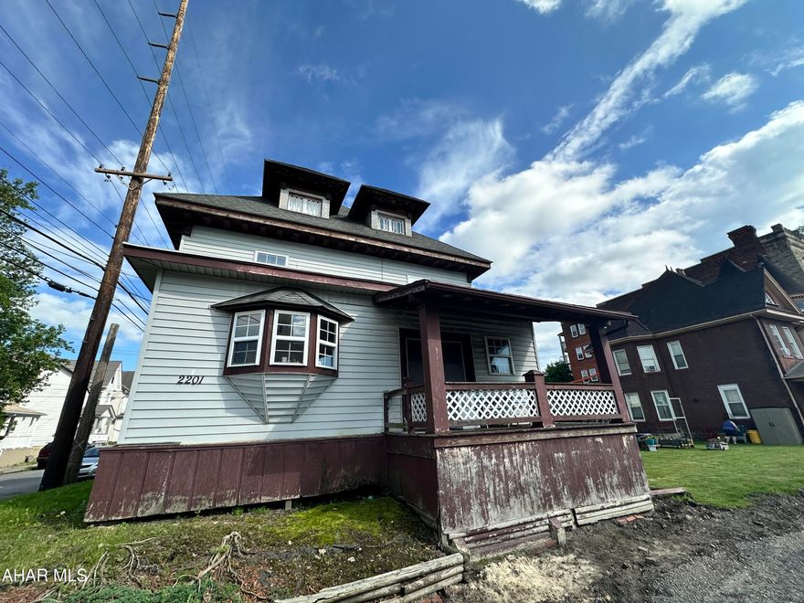 Fully occupied investment property ready to add to your rental portfolio. This 3 unit building has One-1 bedroom unit, a 2 bedroom unit and a 3 bedroom unit already generating income. There is an additional 2 car garage for additional rental income.