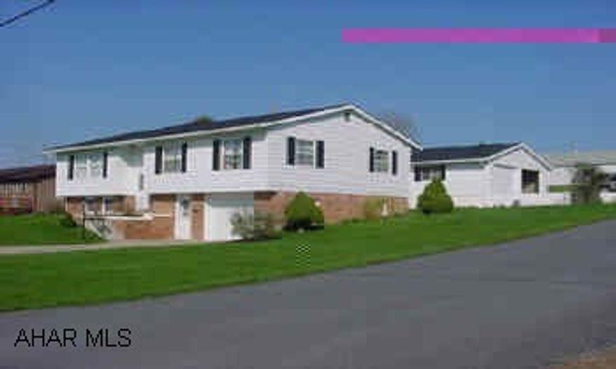 Three bedroom, 2 bath, 2 reck. rooms, 2 garages, 2 laundry hookups, well constructed home in Woodbury, Pa. Very well constructed expansive home in Woodbury, Pa. 3 bedrooms, 2 baths, 2 recrecation roooms, 2 laundry hookups, electric & oil heat H/w with wood backup in basement. Fireplace in large recreation room w/ slate floor.Hardwood floor in living room. Some ceramic tile floors in basement. 1 car garage intermal & a 2 car garage attached. Additional lot with 2 car  garage available for $35,000(septic in place) Home Warranty included.