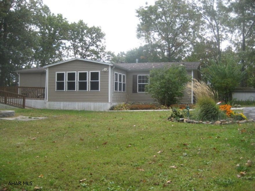 Spacious open floor plan and only minutes from the Resort, Shy Beaver boat launch or Tatman Run. Large rear, private deck and in-ground pool for outdoor entertaining and fun. The dining area opens on to the Sunroom. The sunken great room branches off from the living room for additional space. This home was made for large gatherings and entertaining. Master has large bath with garden tub, two bowl vanity and standing shower. Split floor plan offers privacy with two bedrooms and full bath.