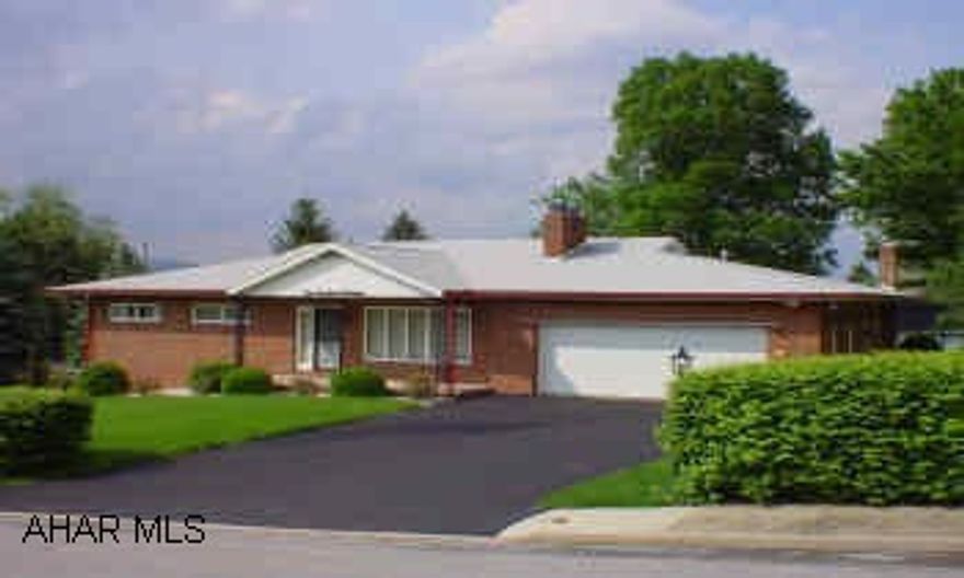 SOLID BRICK RANCHER ON LARGE, LEVEL LOT. LIVING ROOM W/ STONE F.P., 1ST FLOOR LAUNDRY. FINISHED BASEMENT W/ LARGE STONE F.P., BAR, 2ND KITCHEN, 3/4 BATH. 2 CAR ATT'D. GARAGE, CARPORT, CENTRAL AIR, NEWER FURNACE W/ AIR CLEANER. POSSESSION 8/21/03 SOLID BRICK RANCHER ON LARGE, LEVEL LOT. LIVING ROOM W/ STONE F.P., 1ST FLOOR LAUNDRY. FINISHED BASEMENT W/ LARGE STONE F.P., BAR, 2ND KITCHEN, 3/4 BATH. 2 CAR ATT'D. GARAGE, CARPORT, CENTRAL AIR, NEWER FURNACE W/ AIR CLEANER. POSSESSION 8/21/03