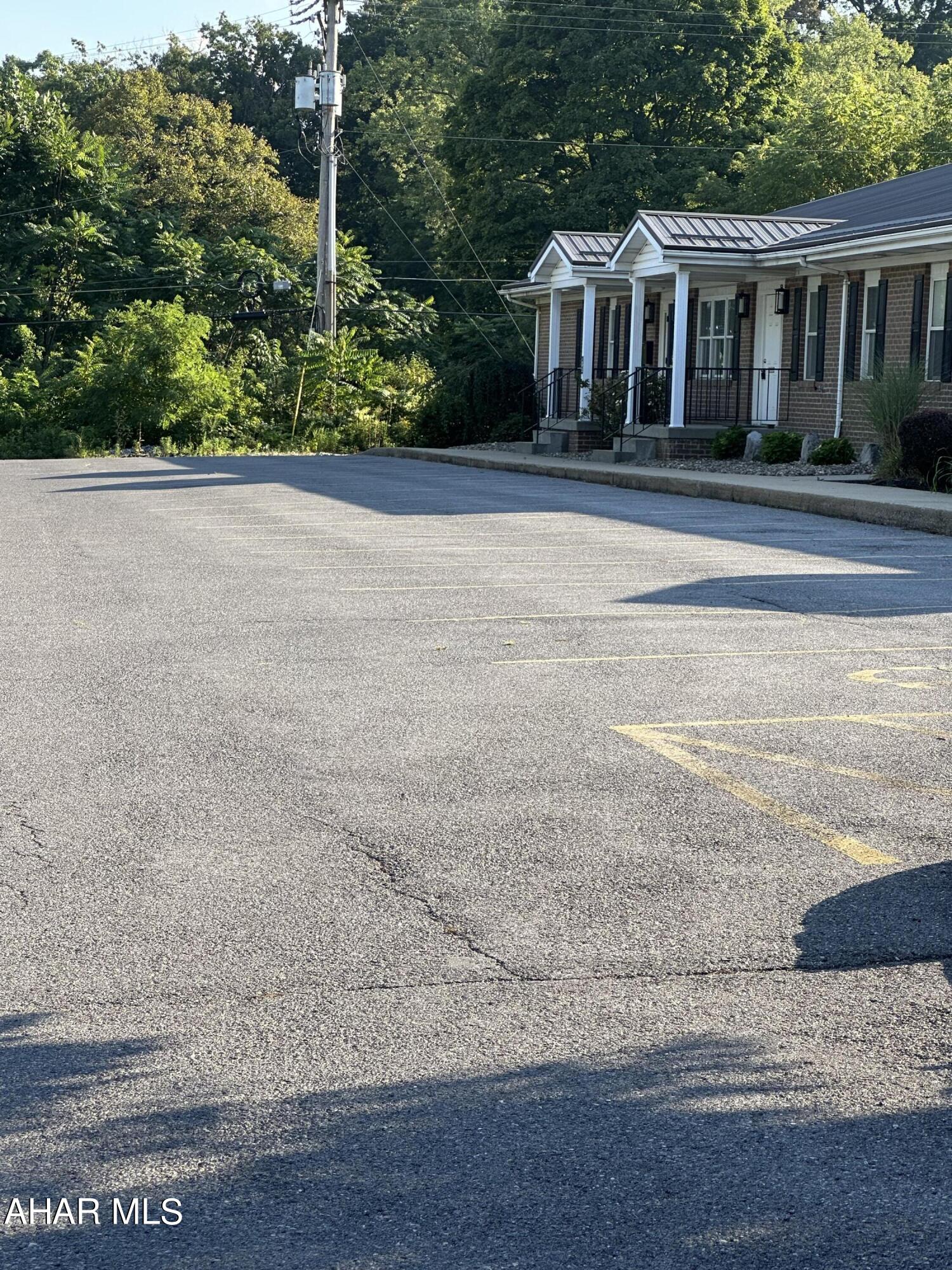 Unknown - Commercial Lease