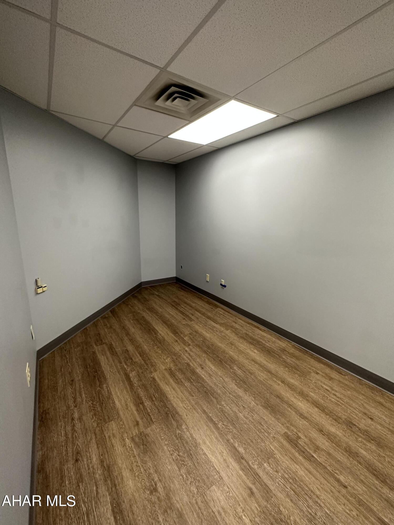 Unknown - Commercial Lease