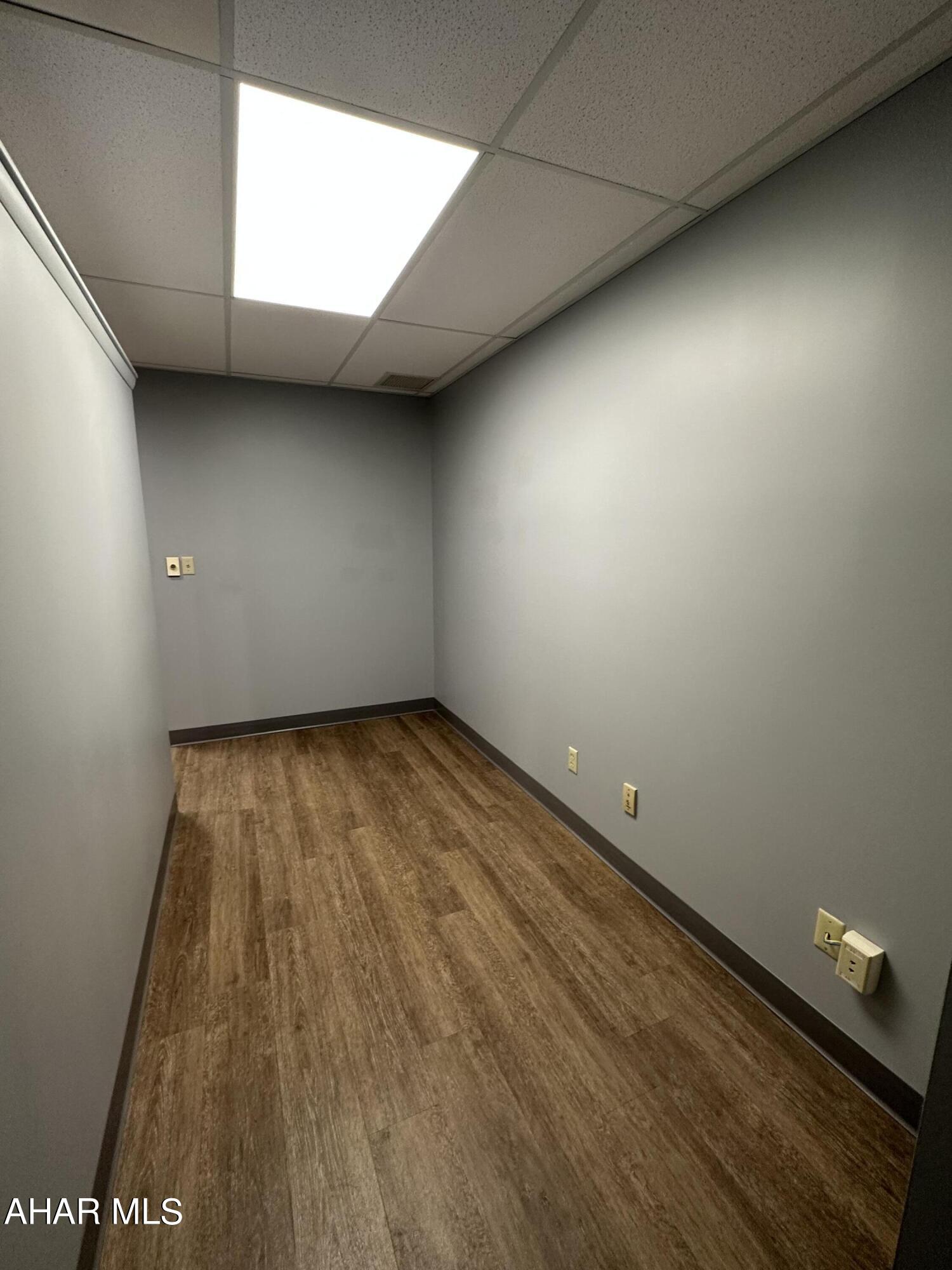 Unknown - Commercial Lease