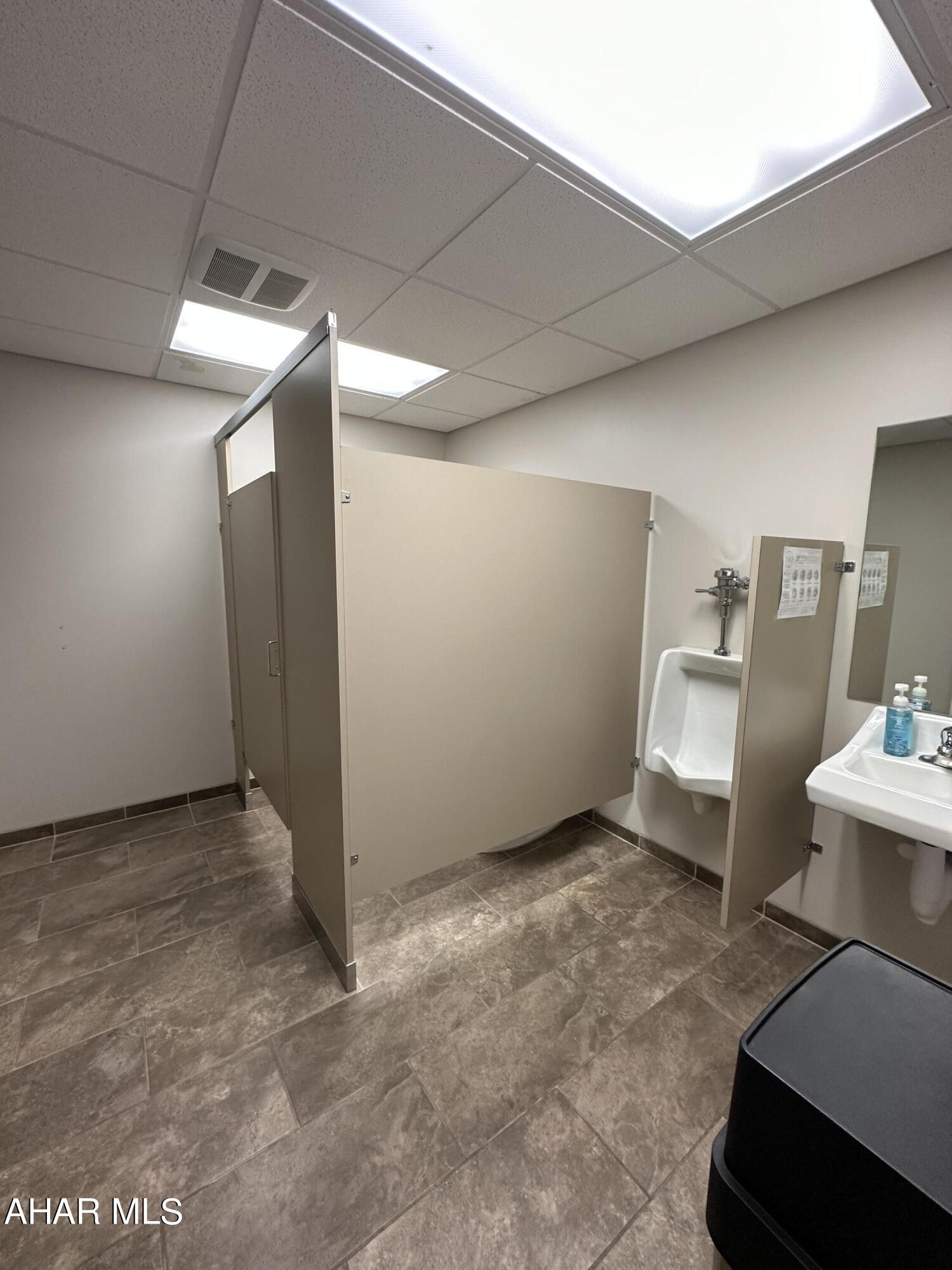 Unknown - Commercial Lease