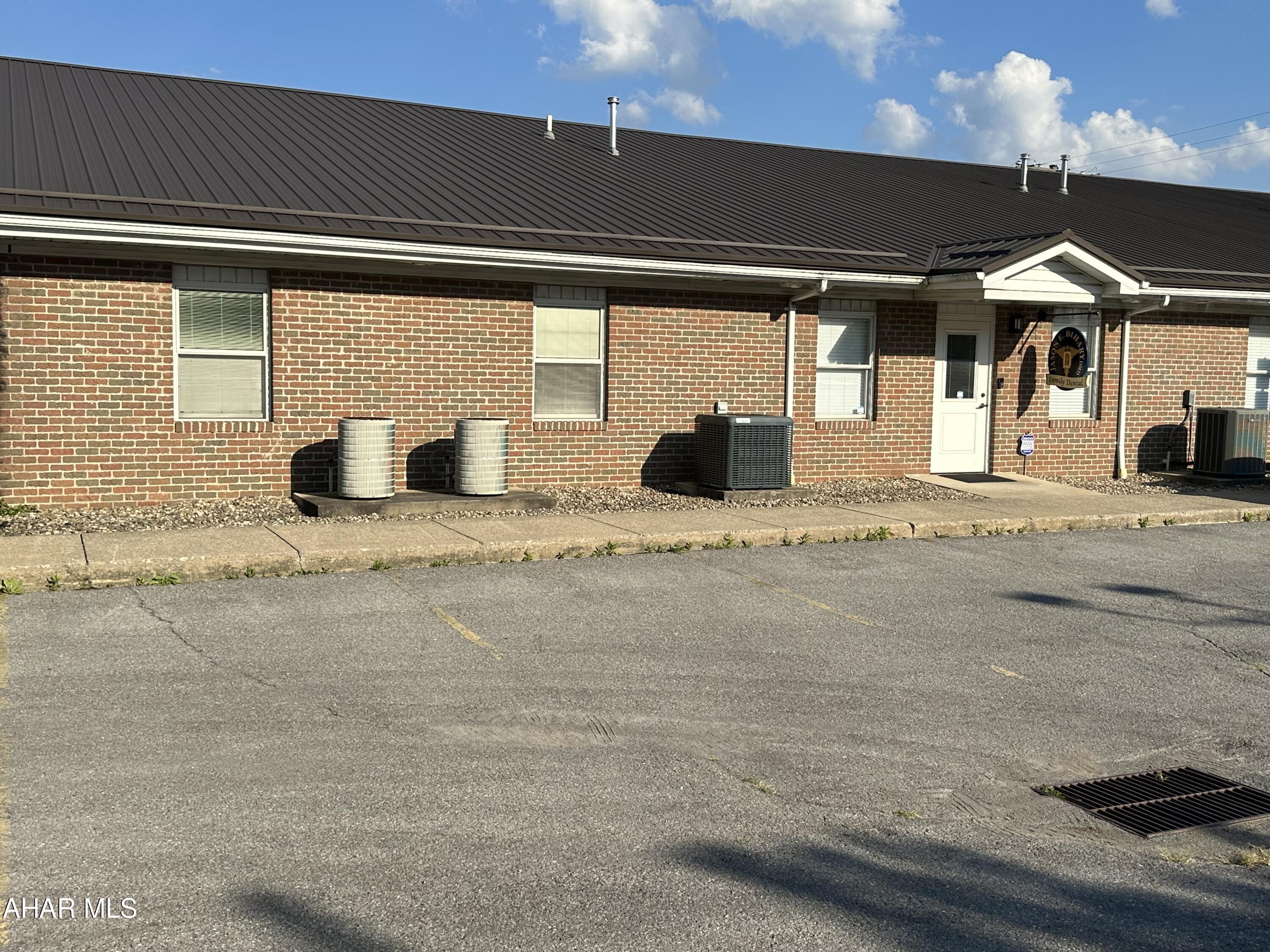 Unknown - Commercial Lease