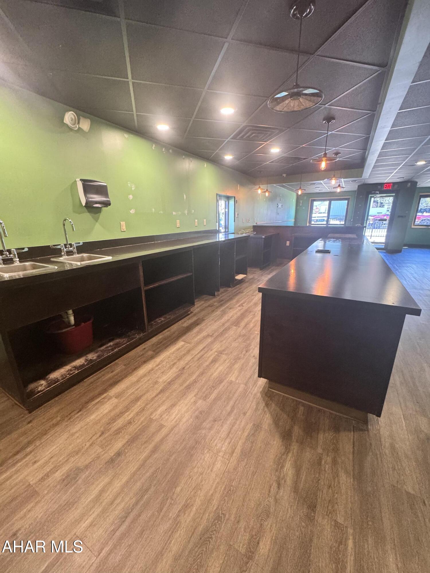 Unknown - Commercial Lease