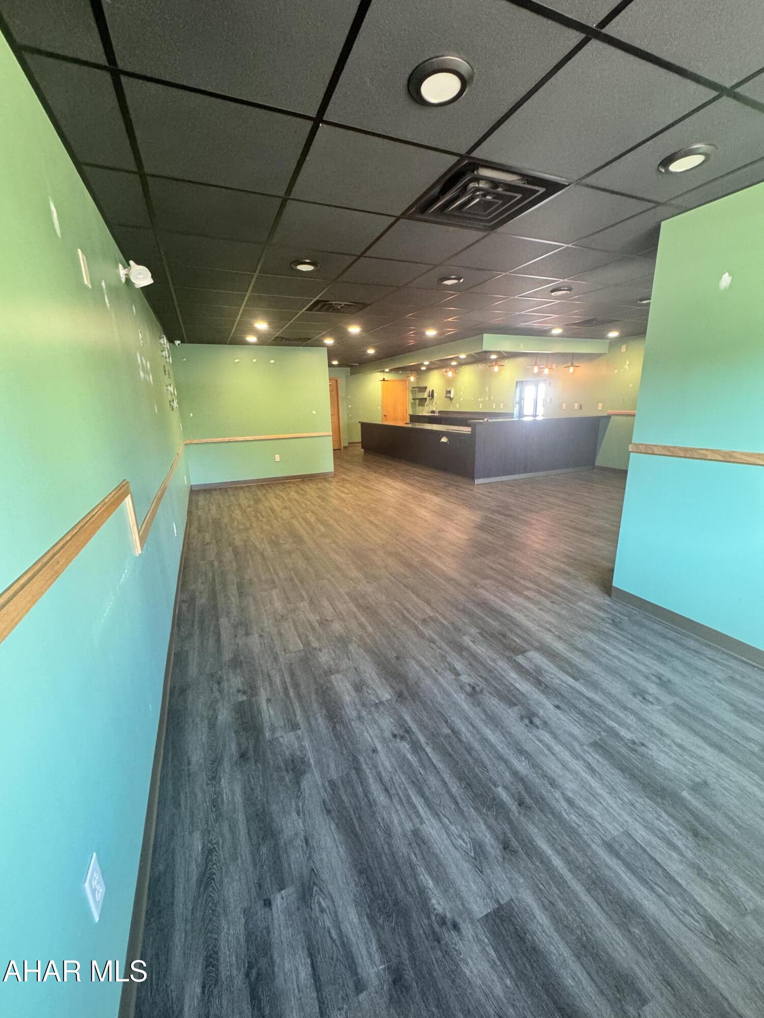 Unknown - Commercial Lease