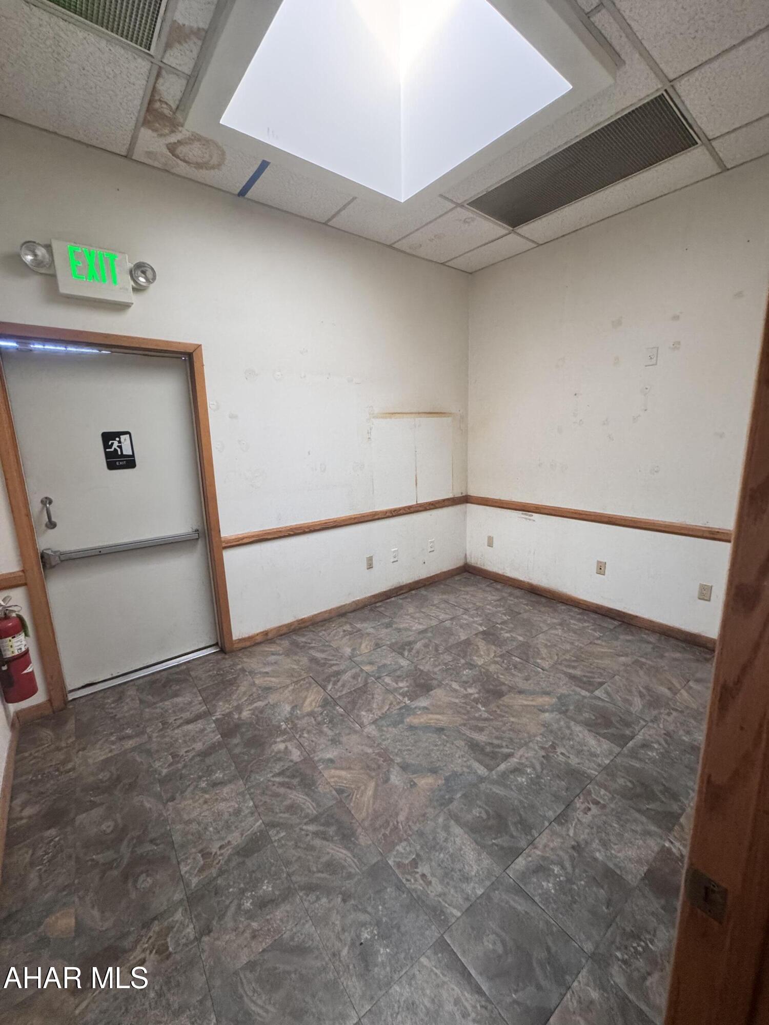 Unknown - Commercial Lease