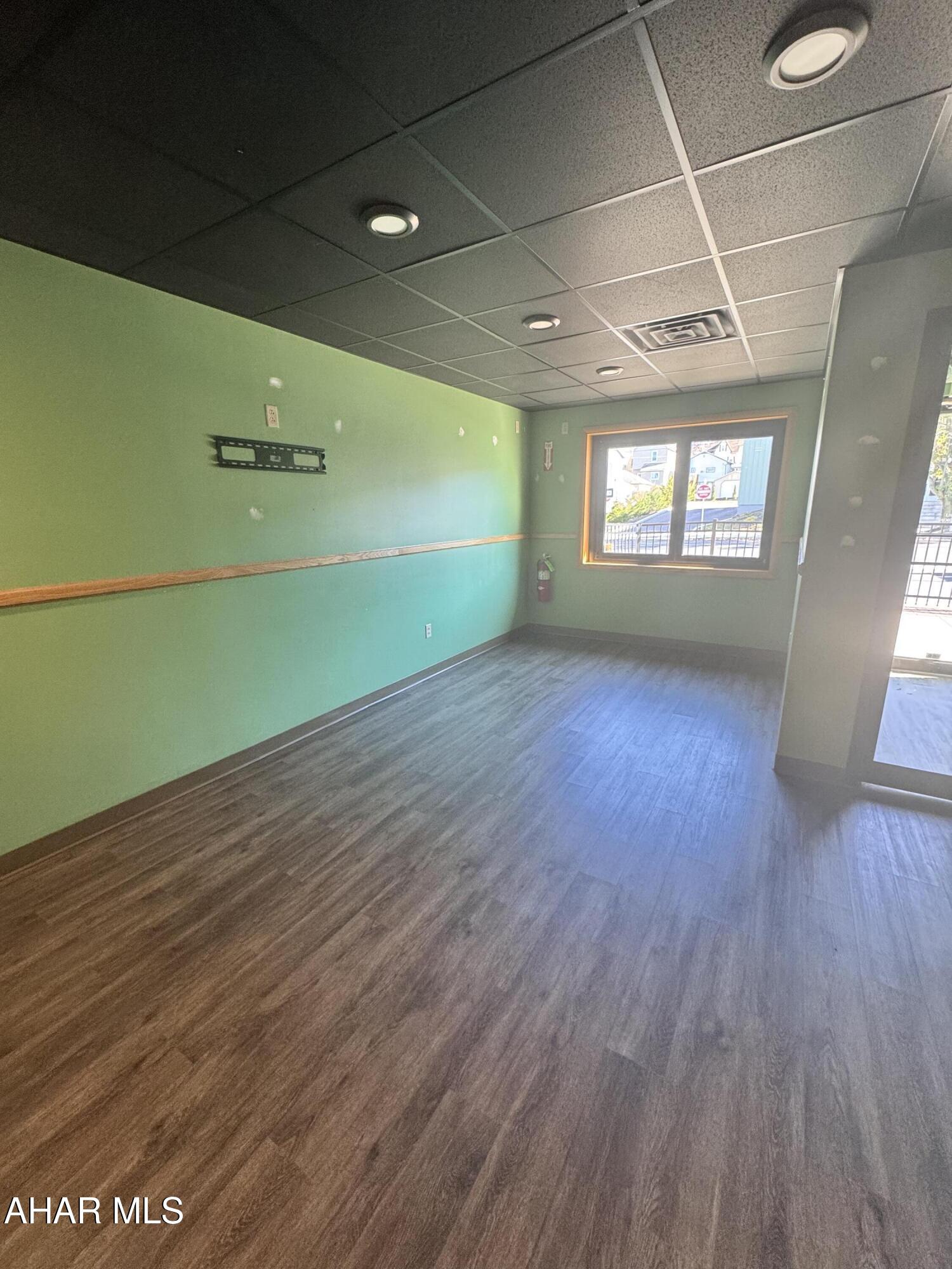 Unknown - Commercial Lease