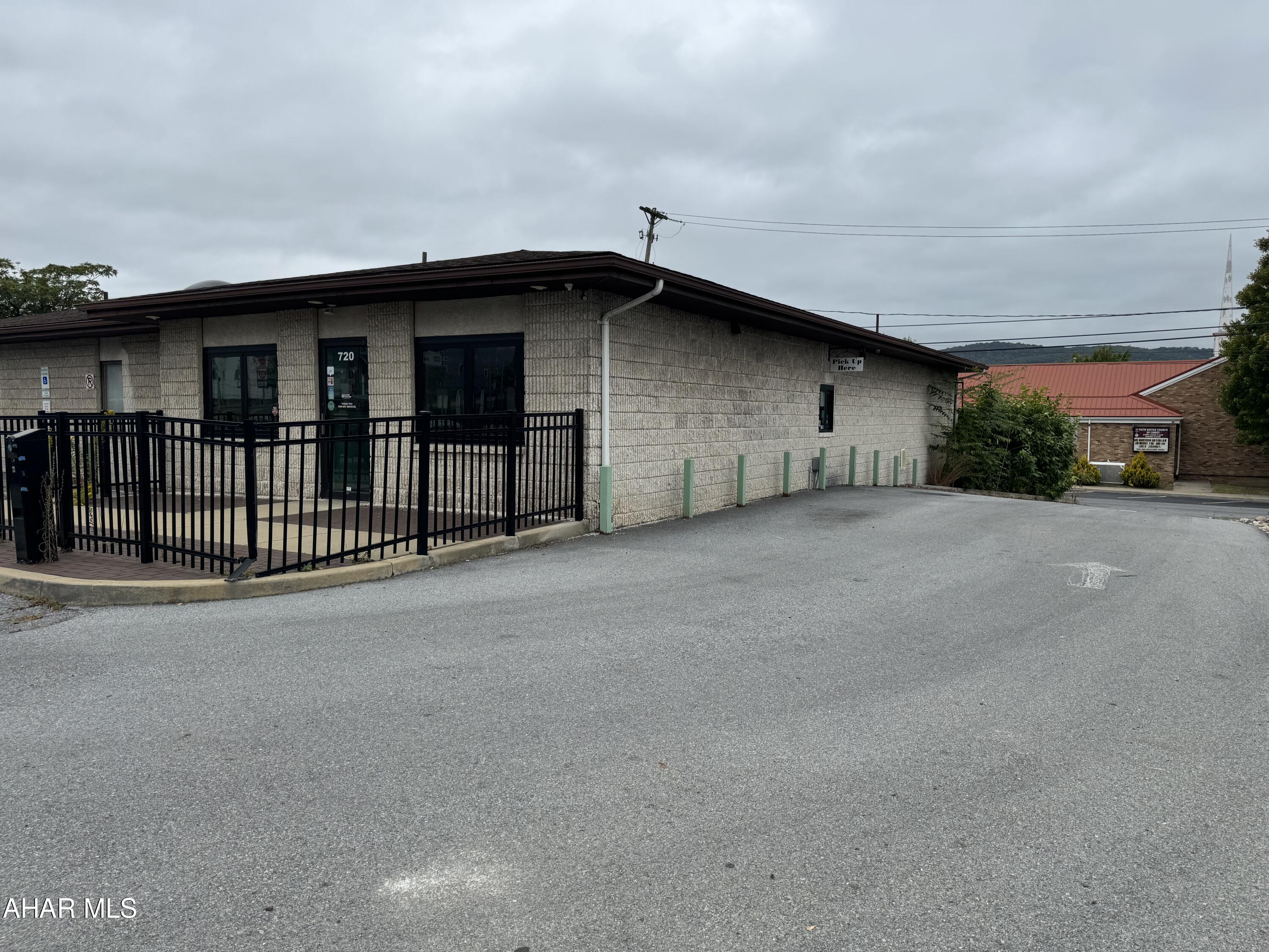 Unknown - Commercial Lease