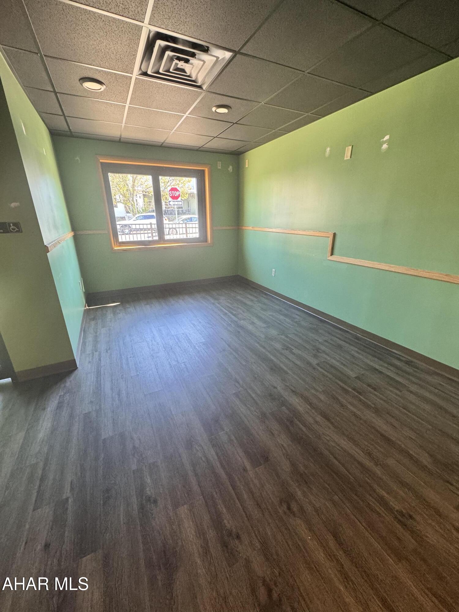 Unknown - Commercial Lease