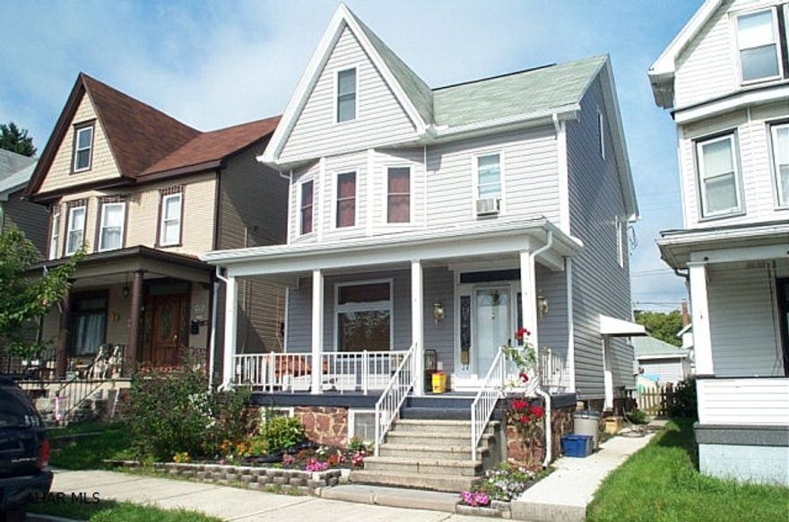 Totally remodeled 3br 2ba on 30 x 120 lot.  New oak kitchen with tile floor.  All new flooring.  Freshly painted.