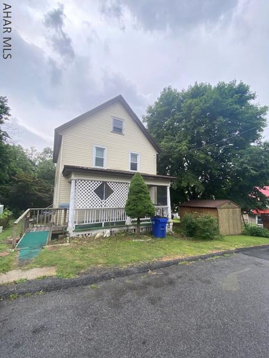 You will find this home located within walking distance to the banks and grocery stores in Everett. All the amenities of town are just a few blocks away, this home offers five bedrooms one bath and open floor plan. This home does need some TLC but would be great for the investor or the handyman. Close to many outdoor recreational things to do, close to the Juniata River, Lake Raystown and multiple state parks.