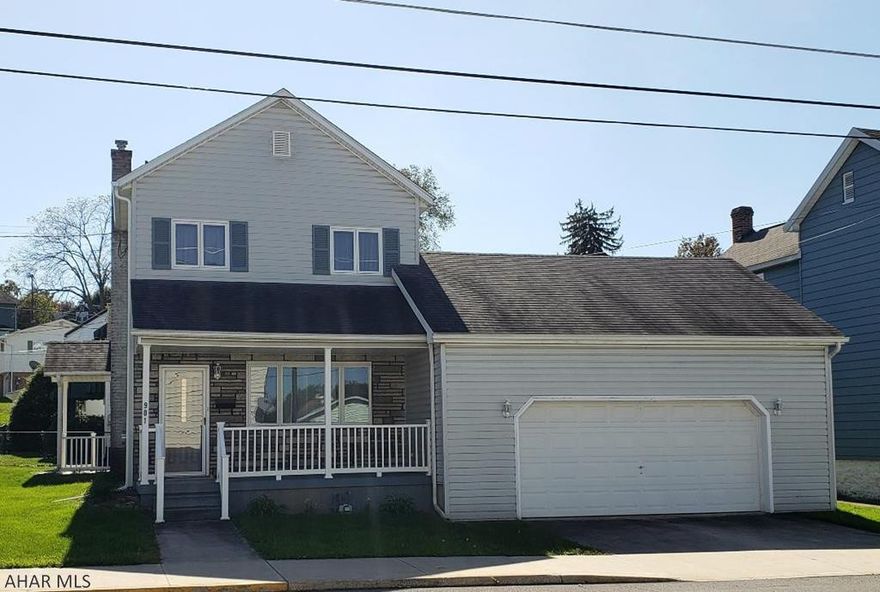 2.5-story vinyl-sided home on corner lot, freshly painted interior,covered patio, attached 2-story 2-car garage with permanent stairs to 2nd level.  Only 3 blocks to Crichton McCormick Park.  Buyer to verify sq ft & taxes.  J-493