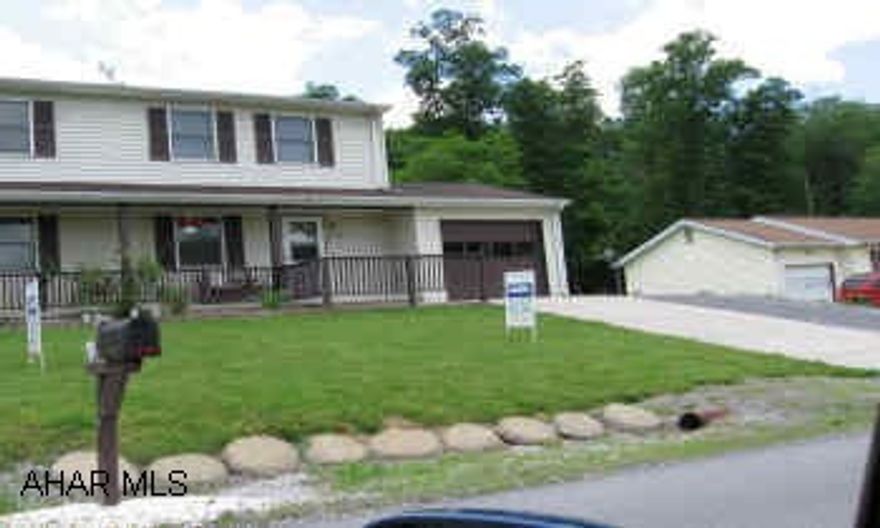 CONVENIENT LIVING WITH THREE BEDROOMS AND 1 1/2 BATH. EAT-IN KITCHEN WITH POWDER ROOM AND LAUNDRY FACILITIES. GREAT RETIREMENT OR FIRST PURCHASE.   COMPLETE WITH ONE CAR GARAGE.  EQUAL ELEC. IS $79 MONTH.