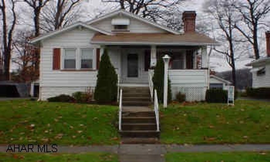 Cozy, 2 bedroom, all new mechanics, beautiful new oak kitchen, large fenced yard.