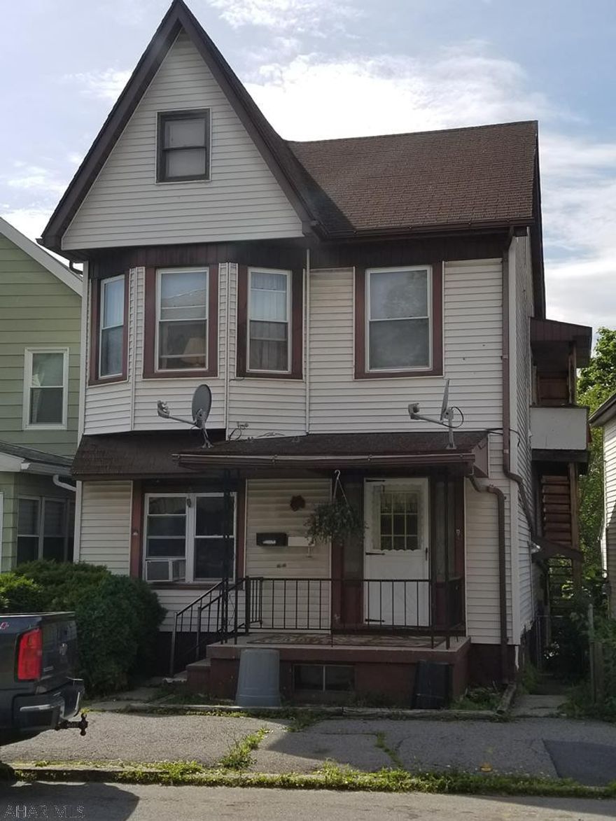 Looking for an ideal investment opportunity to add to your portfolio?  This 2 unit property is FULLY rented AND section 8 approved. The best part, ALL UTILITIES ARE SEPARATED INCLUDING WATER!!!!  CALL AND SCHEDULE AN APPT TODAY!