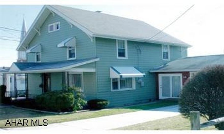 4BR/3BA 2-Story Home. Large rooms, fireplace, many built-ins, custom drapes, main level laundry. Close to schools and shopping.