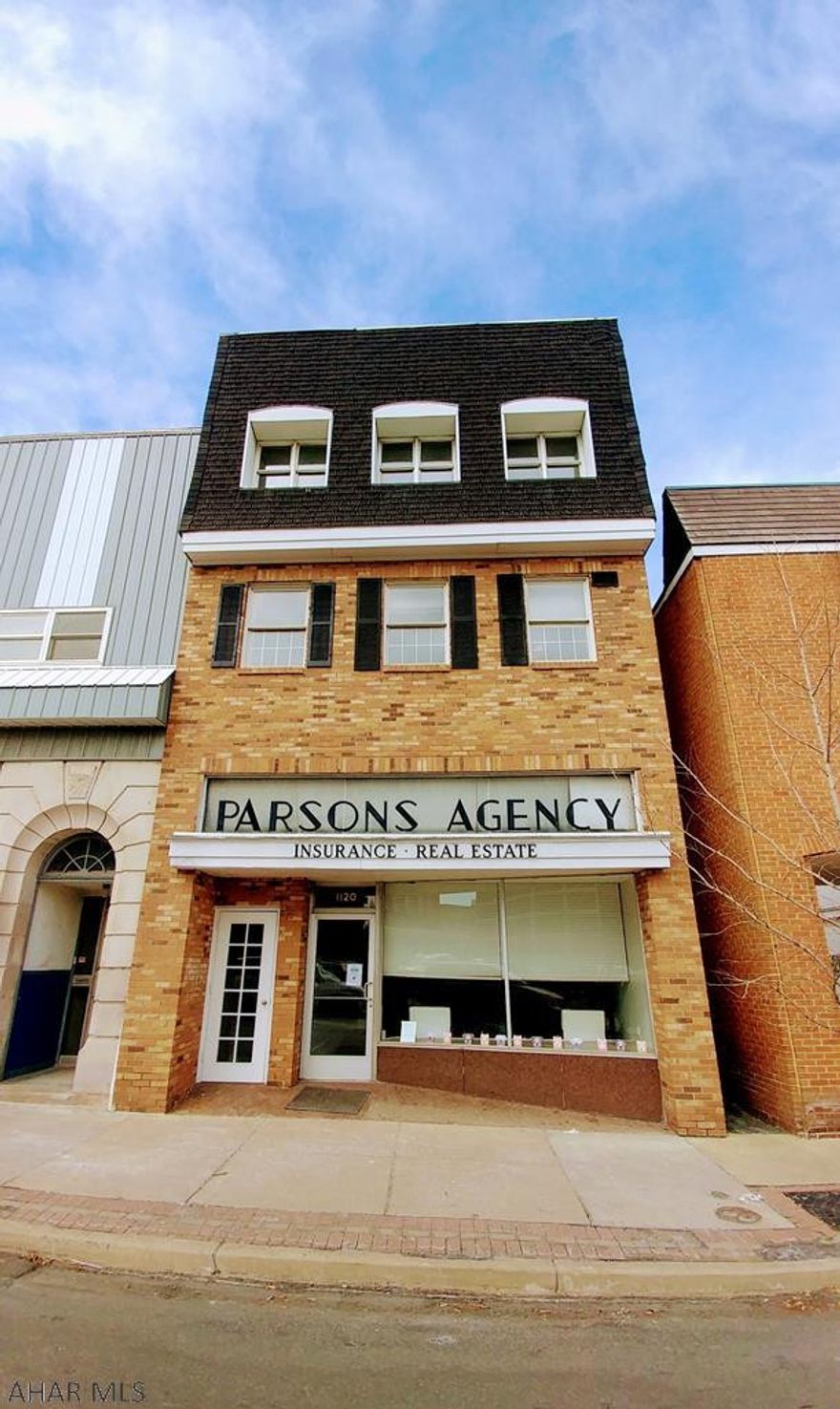 Super Investment opportunity in the heart of growing downtown Altoona.  Located next door to the Altoona's Original Texas Dogs on 12th Avenue, it is arguably one of the most traveled roads in the city..!  There is an off street parking lot for 10+ cars included in this sale about a block away. There are three, 1BR residential units and 1 unit that could be leased out as office space on the upper two floors.  Don't miss your opportunity to own your piece of the growing downtown business district..!