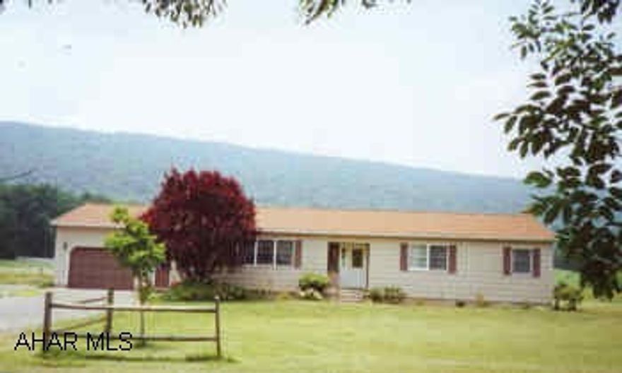 RANCH RANCH WITH 1.6 ACRES +/-, BUILT-IN POOL, VERY NICE, CENTRAL AIR NON-FUNCTIONAL