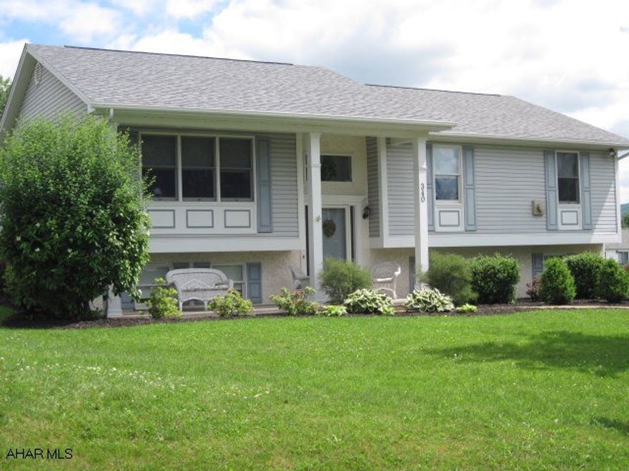 Beautiful Split Level in Rolling Hills Estates. Well maintained and spacious home with brand new roof, fenced yard and finished basement.