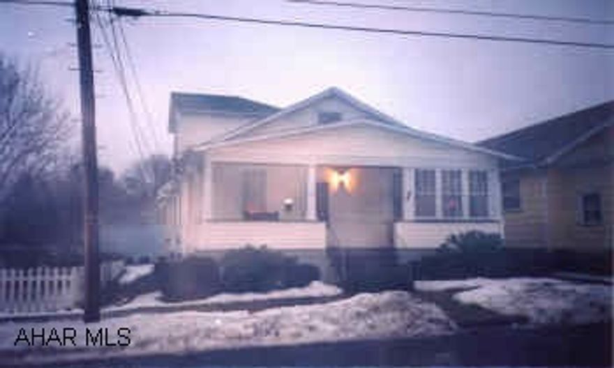 SCREENED IN REAR PATIO. WELL MAINTAINED HOME. APPLIANCES INCLUDED. NEW WINDOWS IN BASEMENT. RECESSED LIGHTS. NEWER KITCHEN & NOOK. POCKET DOORS.