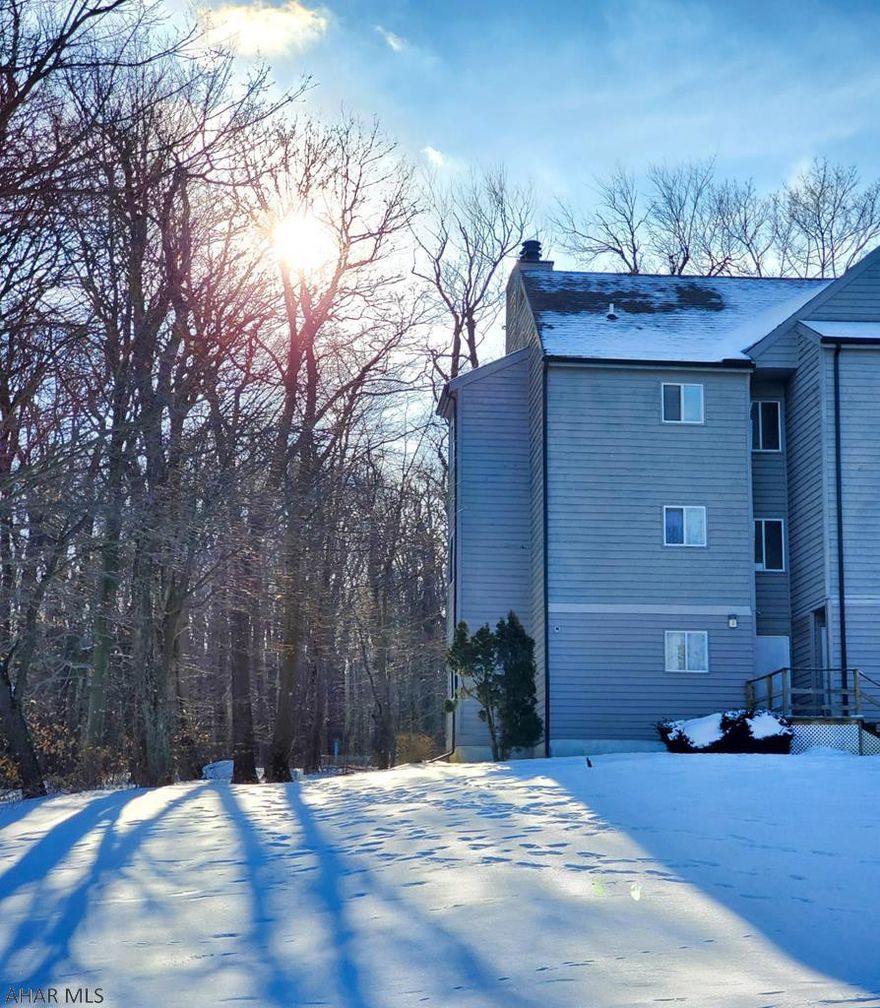 BEAUTIFUL studio condo that is tucked in the mountains of Pennsylvania! Many updates have been done to this charming getaway! Relax in front of the fireplace while watching the nature that surrounds you!  It is an END unit AND 1ST FLOOR!!!!  Some amenities include access to the  hot tub, indoor pool, gym, steam room, outdoor pool , tennis courts, & hiking trails! Golfing and snow tubing require a fee. YEARROUND ACCESS!