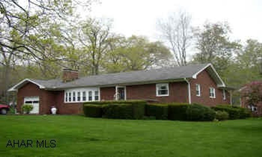 1 STORY ALL BRICK RANCHER WITH ATTACHED GARAGE. BEAUTIFUL ALL BRICK RANCH. NEW ROOF, MOST NEW WINDOWS. HARDWOOD FLOORS EXCEPT KITCHEN & DEN. THEY ARE GORGEOUS. EXTREMELY WELL BUILT. AUG. CLOSING. NEW CYCLONE FENCE. MOVE IN! EXCLUDE RANGE. BASEMENT HAS A WOODBURNING FIREPLACE AND AN UNFINISHED 3/4 BATH.  CORNER LOT 79.29/72.35x157.9X30X130 (IRREGULAR).