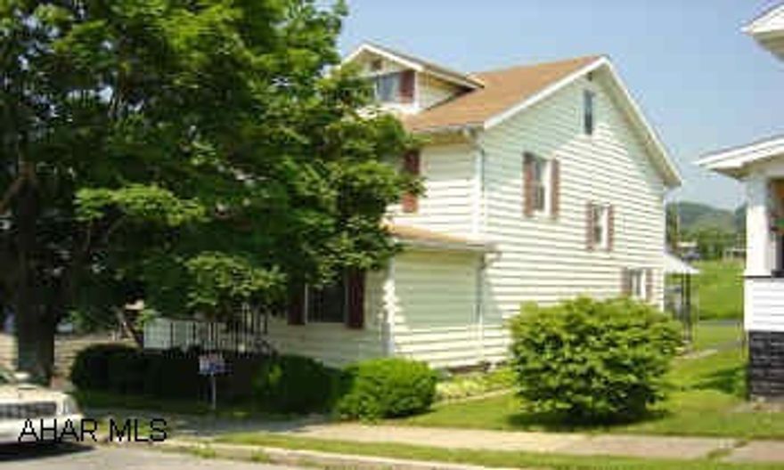 Take 24th St.to 15th Ave, Turn Right to 22nd St. Look for signs. 2 1/2 Story Vinyl siding - Great neighbor- Well kept home on level on lot Take 24th St.to 15th Ave, Turn Right to 22nd St. Look for signs.2 1/2 Story Vinyl siding - Great neighbor- Well kept home on level on lot.