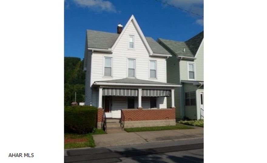 Nicely maintained 3BR, 1 bath, 2.5 story home in Tyrone. All appliances included. Public water/sewer. Gas forced air with central air. Updated exterior, vinyl sided. 25x150 lot. Very nice home!