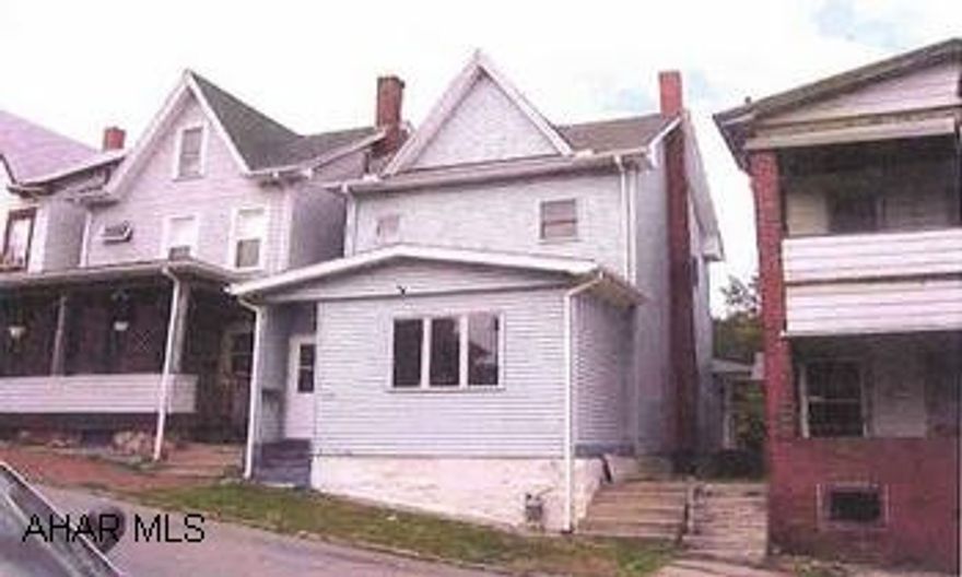 Clean & affordable 2BR home. Updated kitchen & bath. Vinyl siding. New windows.