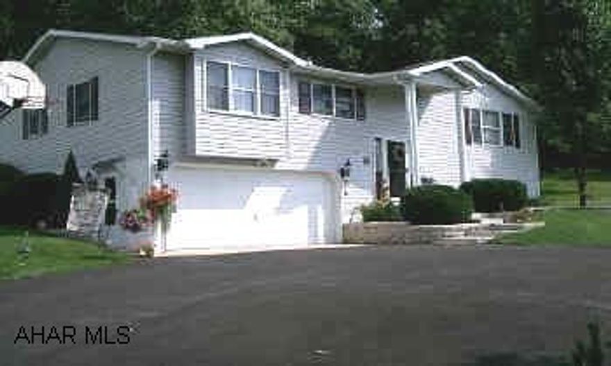 BI-LEVEL BEAUTIFULLY LANDSCAPED WITH EXCEPTIONAL VIEW OF THE MOUNTAINS.  INCREDIBLE BI-LEVEL, MAINTENANCE FREE, ENCLOSED REAR PORCH, FINISHED GAME ROOM W'GAS WOODBURNER, ALL APPLIANCES INCLUDED. NEW ROOF. NEW CARPETING. GREAT VIEW.