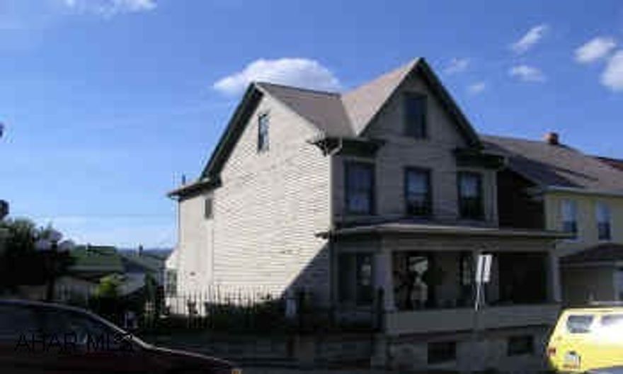 2.5 STORY FRAME. DETACHED GARAGE. MUST COME INSIDE! SUPER 3 BEDROOM. NICE YARD. 1 CAR GARAGE.