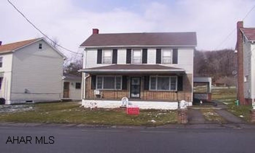 Good starter home, priced to sell. Good starter home, priced to sell.