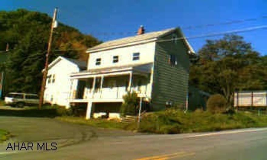 HANDYMAN SPECIAL!  PLEASE CONTACT LISTING AGENT BEFORE WRITING OFFER.